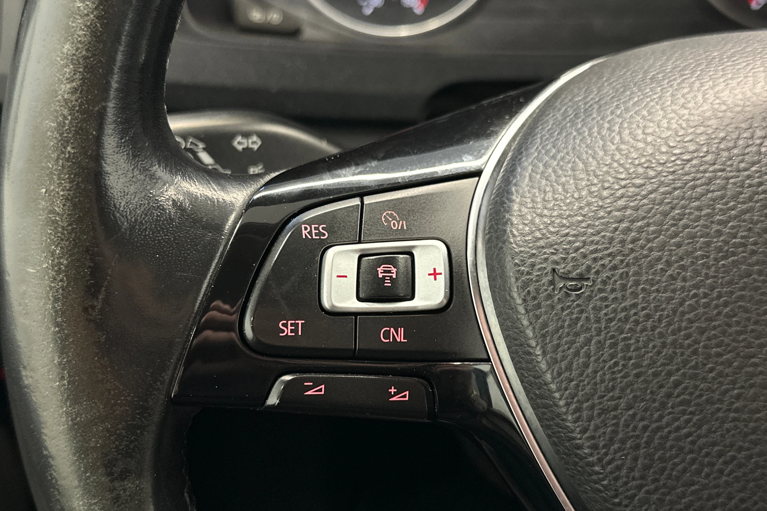 harmaa Volkswagen Transporter 2019 kuva 11.