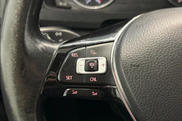 harmaa Volkswagen Transporter 2019 kuva 11.