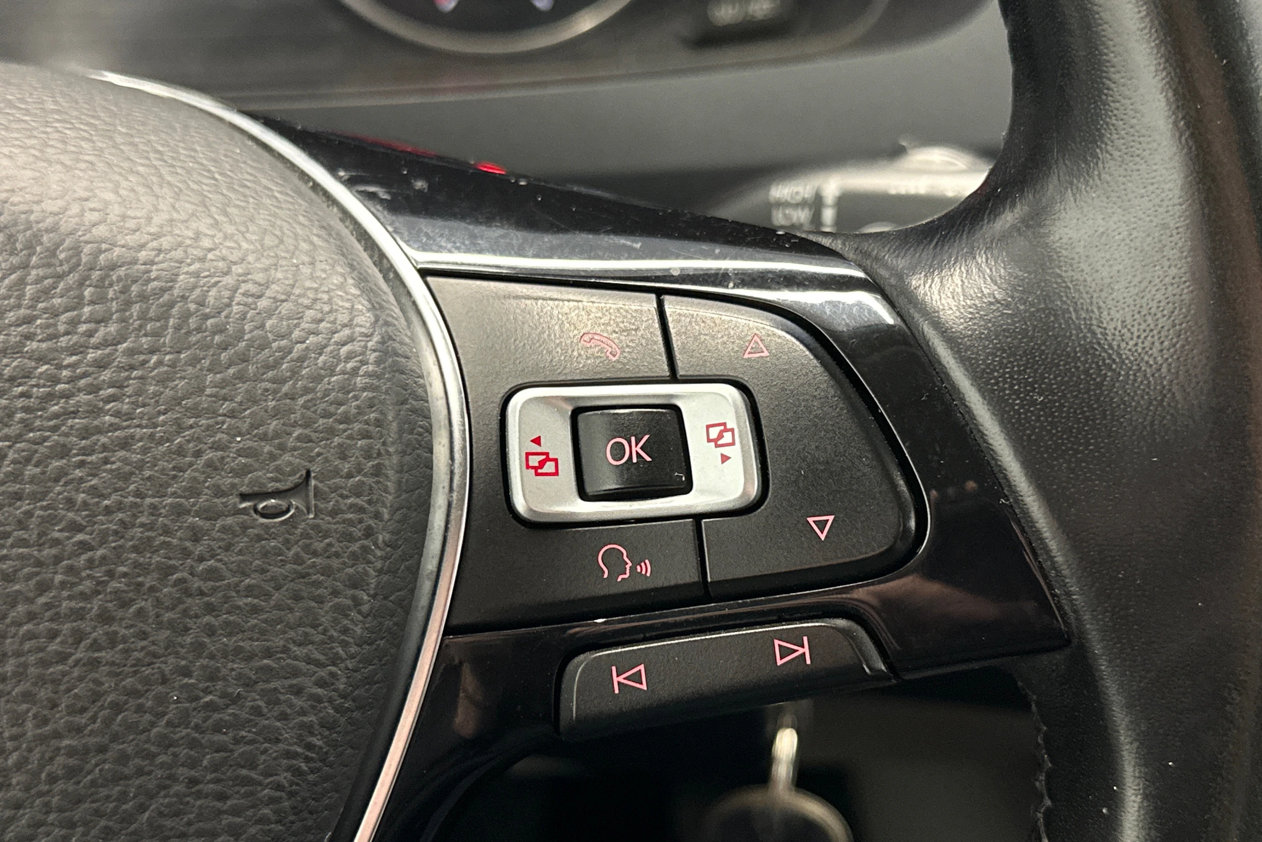 harmaa Volkswagen Transporter 2019 kuva 12.