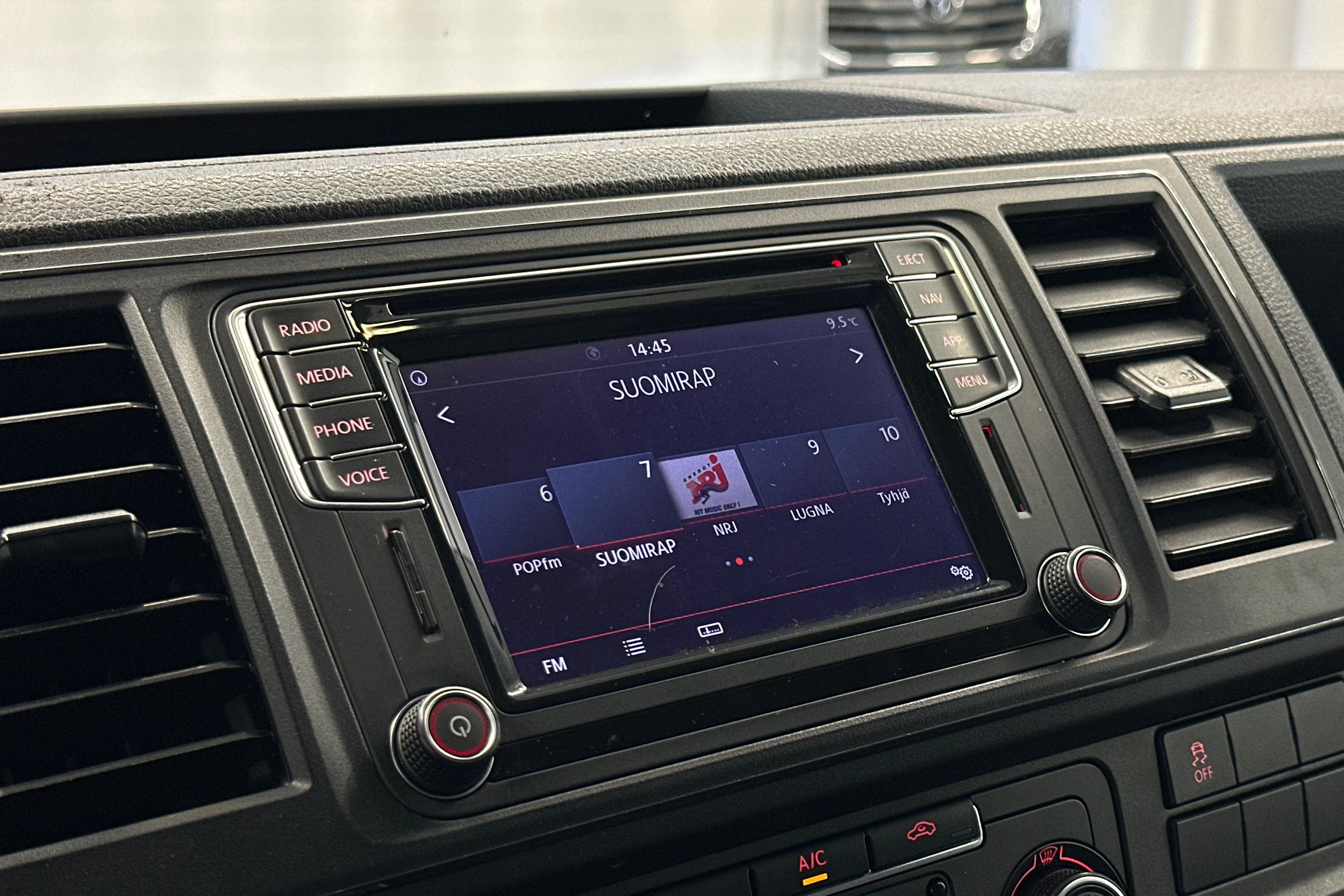 harmaa Volkswagen Transporter 2019 kuva 14.