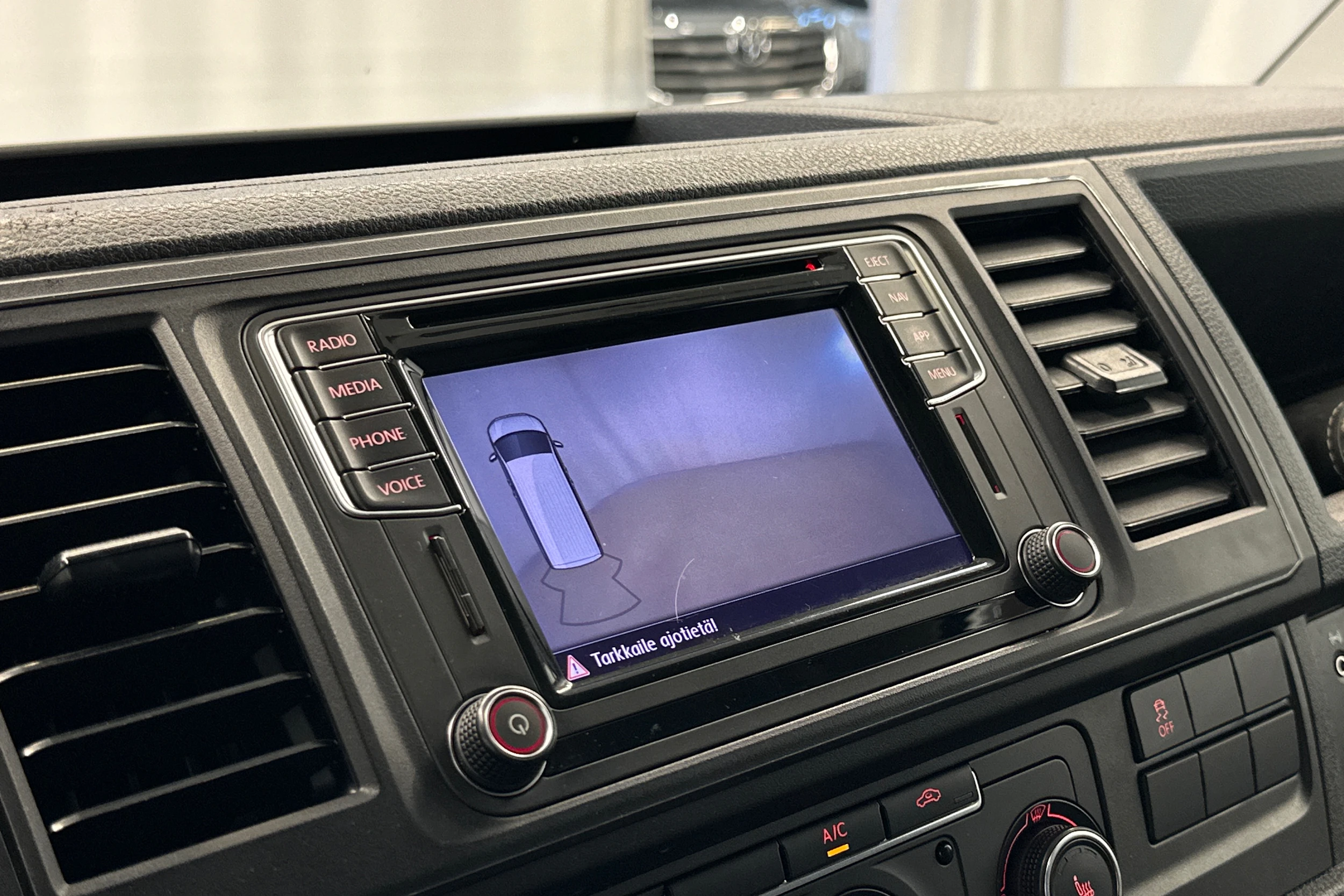 harmaa Volkswagen Transporter 2019 kuva 15.