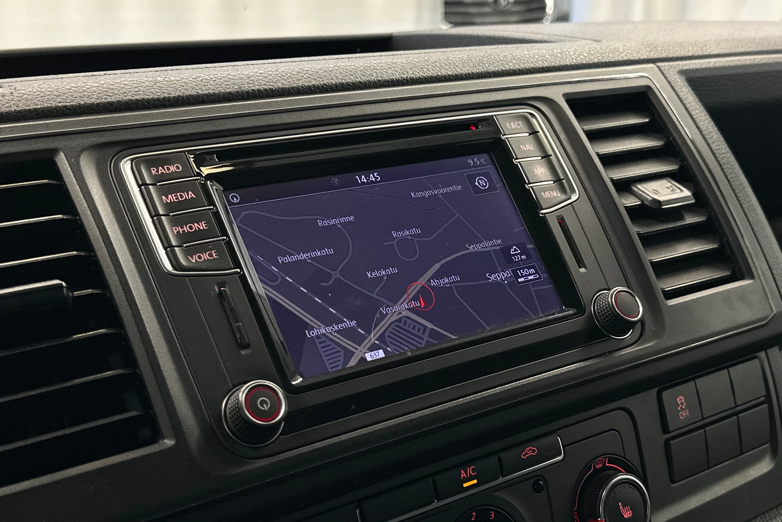 harmaa Volkswagen Transporter 2019 kuva 16.