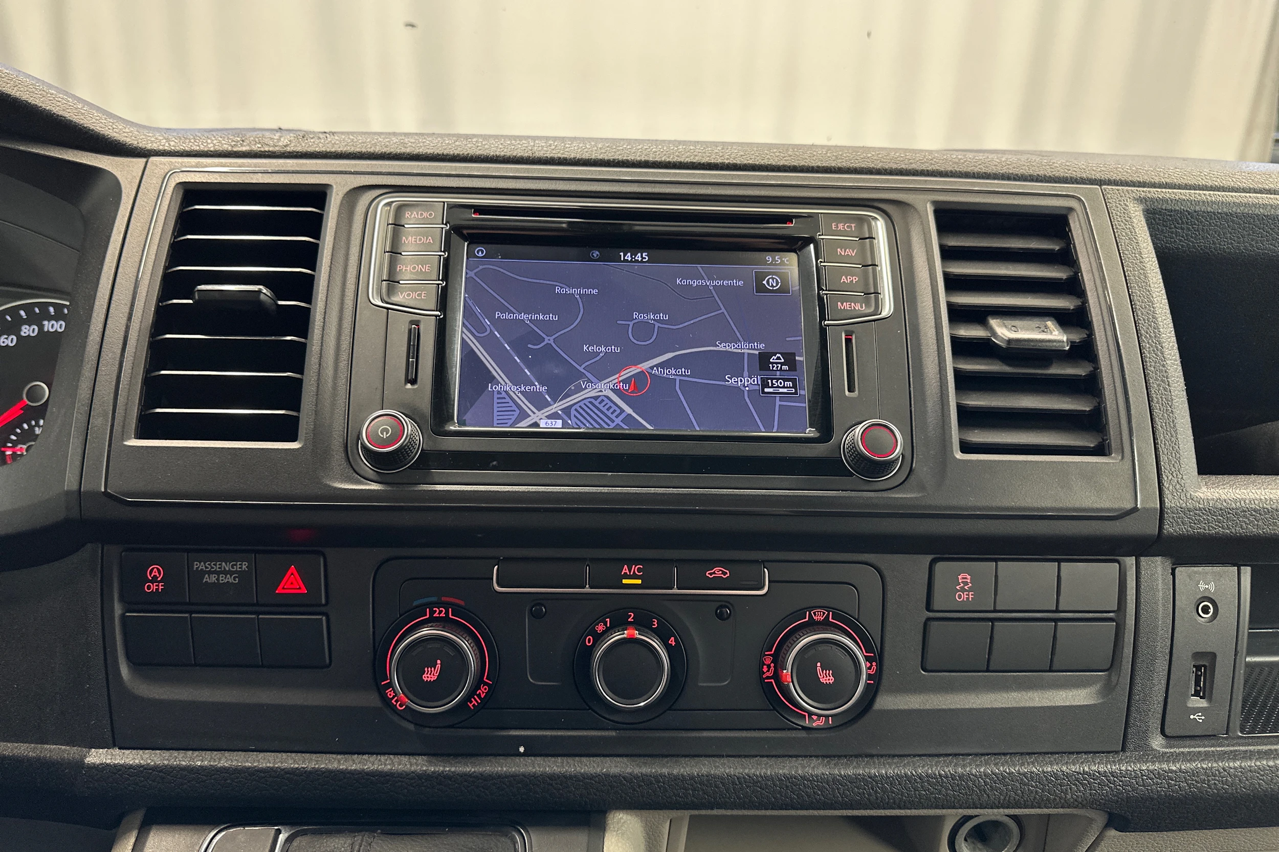 harmaa Volkswagen Transporter 2019 kuva 17.