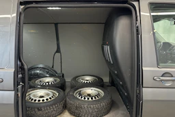 harmaa Volkswagen Transporter 2019 kuva 19.