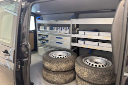 musta Volkswagen Transporter 2019 kuva 8.