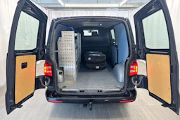 musta Volkswagen Transporter 2019 kuva 16.