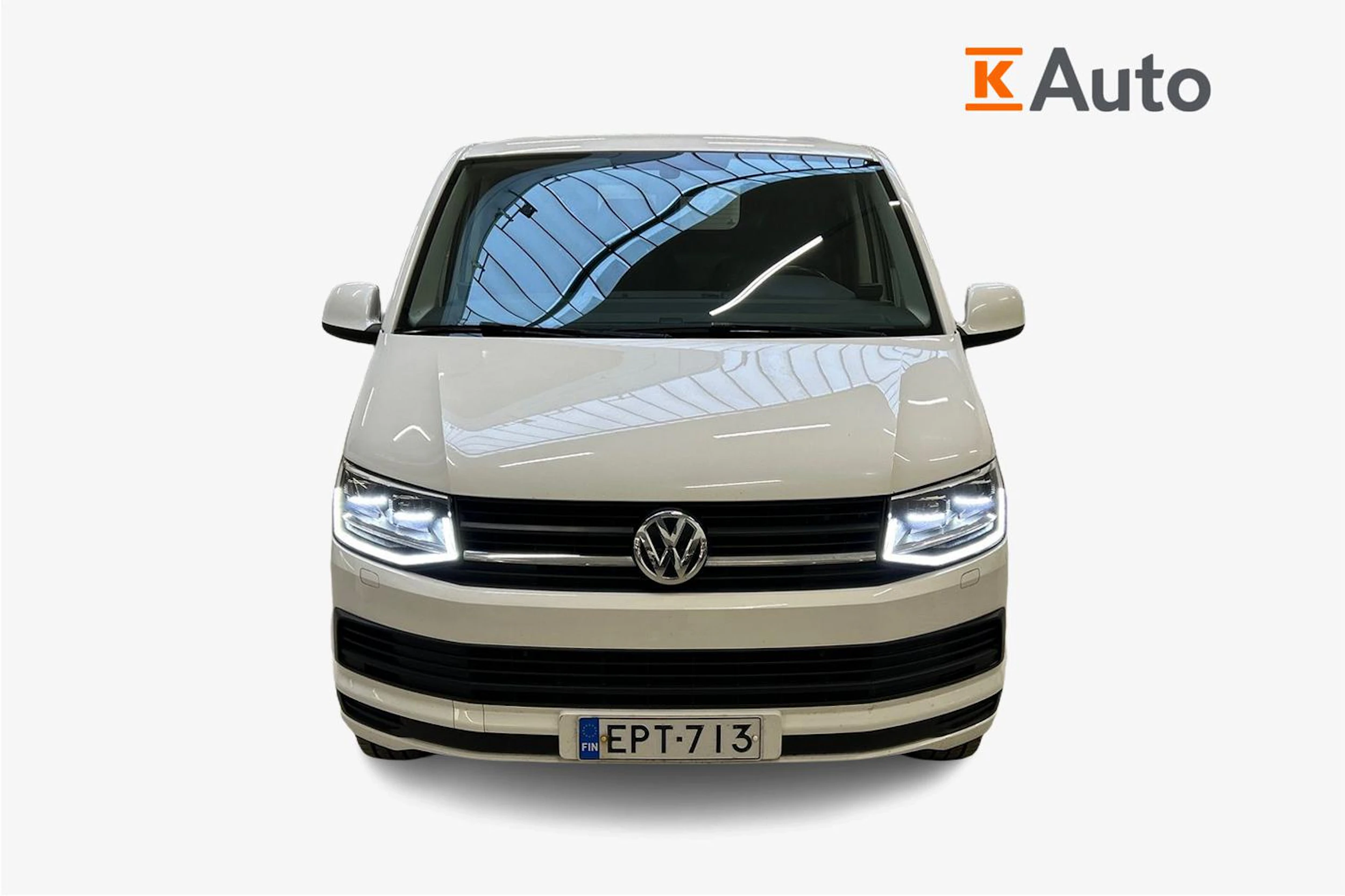 valkoinen Volkswagen Transporter 2019 kuva 5.