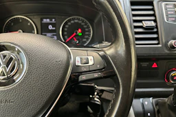 valkoinen Volkswagen Transporter 2019 kuva 15.