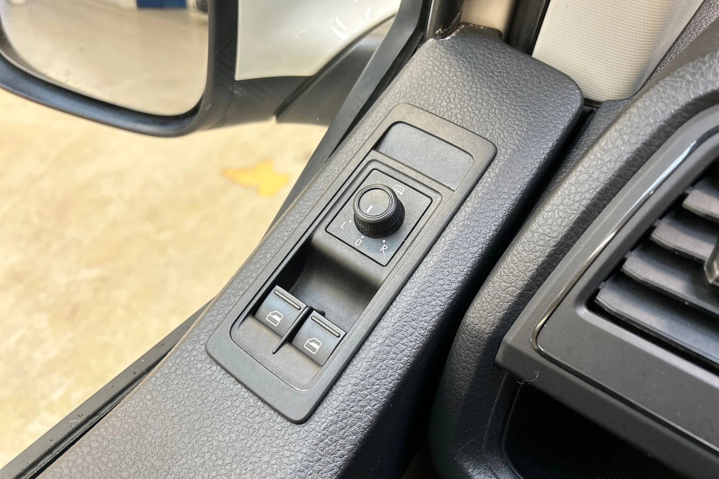valkoinen Volkswagen Transporter 2019 kuva 20.