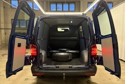 sininen Volkswagen Transporter 2019 kuva 11.
