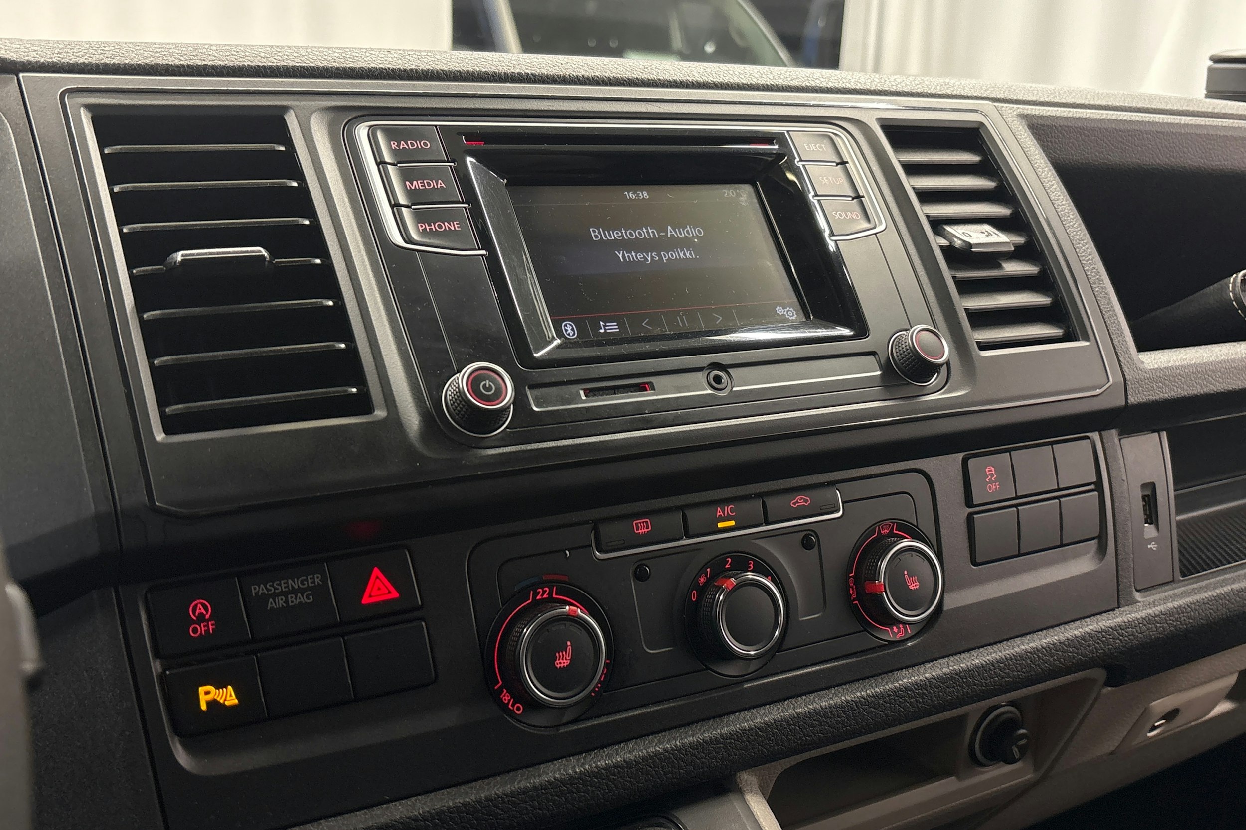 sininen Volkswagen Transporter 2019 kuva 16.