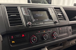 sininen Volkswagen Transporter 2019 kuva 16.