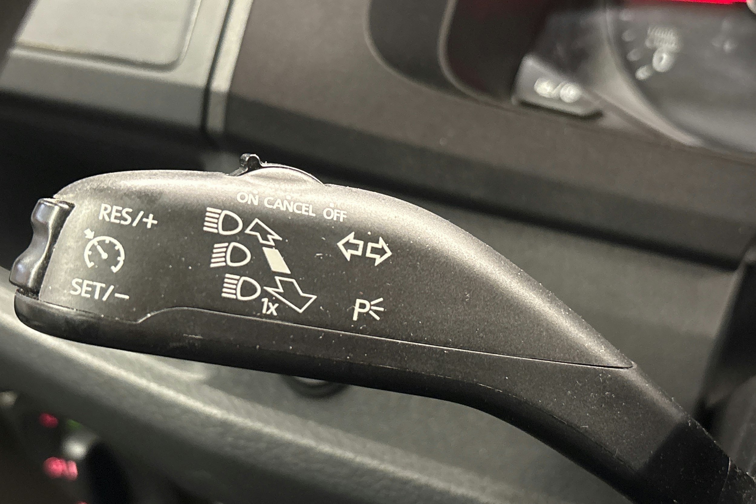 sininen Volkswagen Transporter 2019 kuva 18.