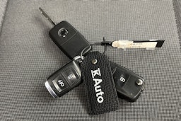 sininen Volkswagen Transporter 2019 kuva 24.