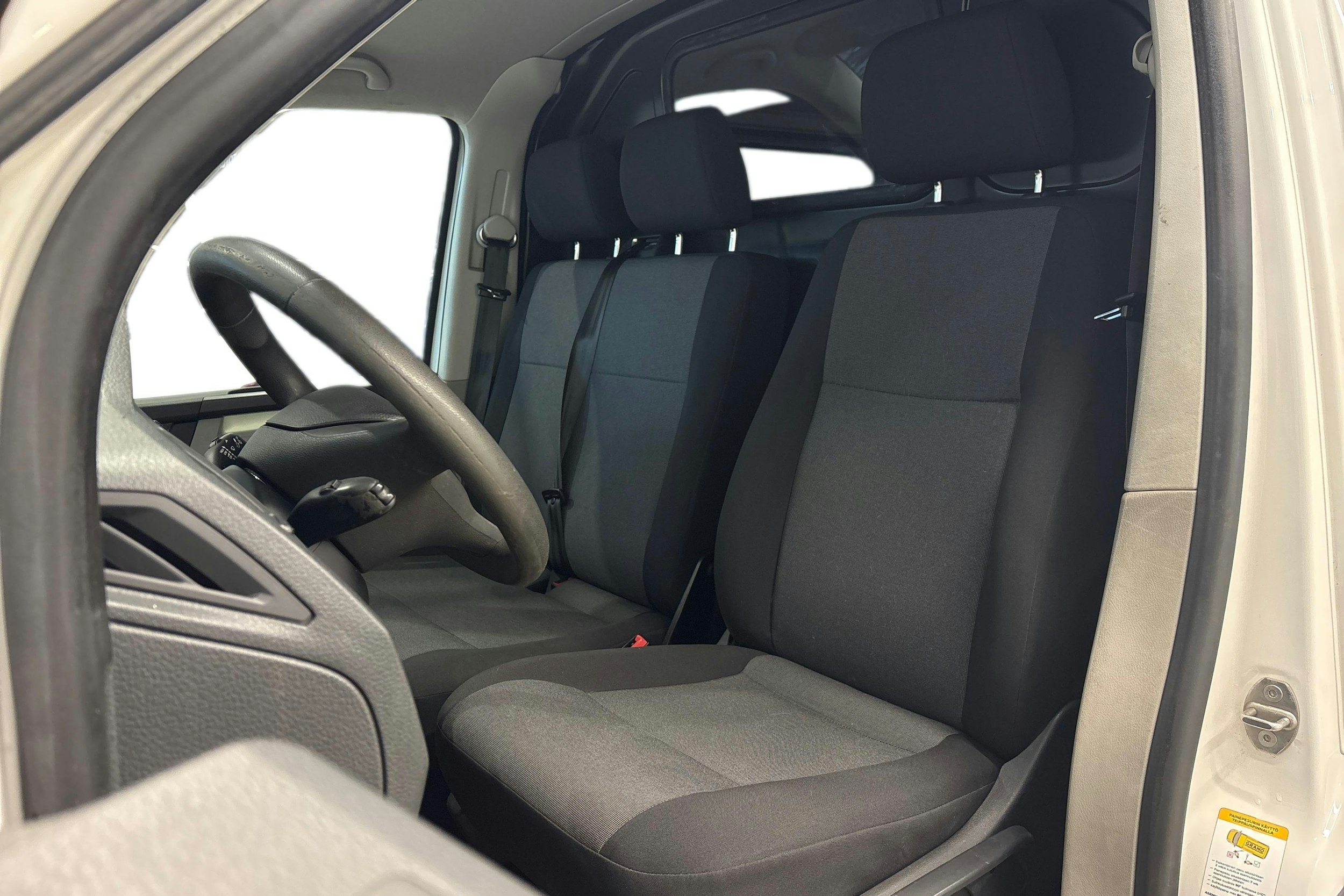 valkoinen Volkswagen Transporter 2019 kuva 9.