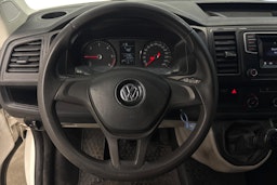 valkoinen Volkswagen Transporter 2019 kuva 11.