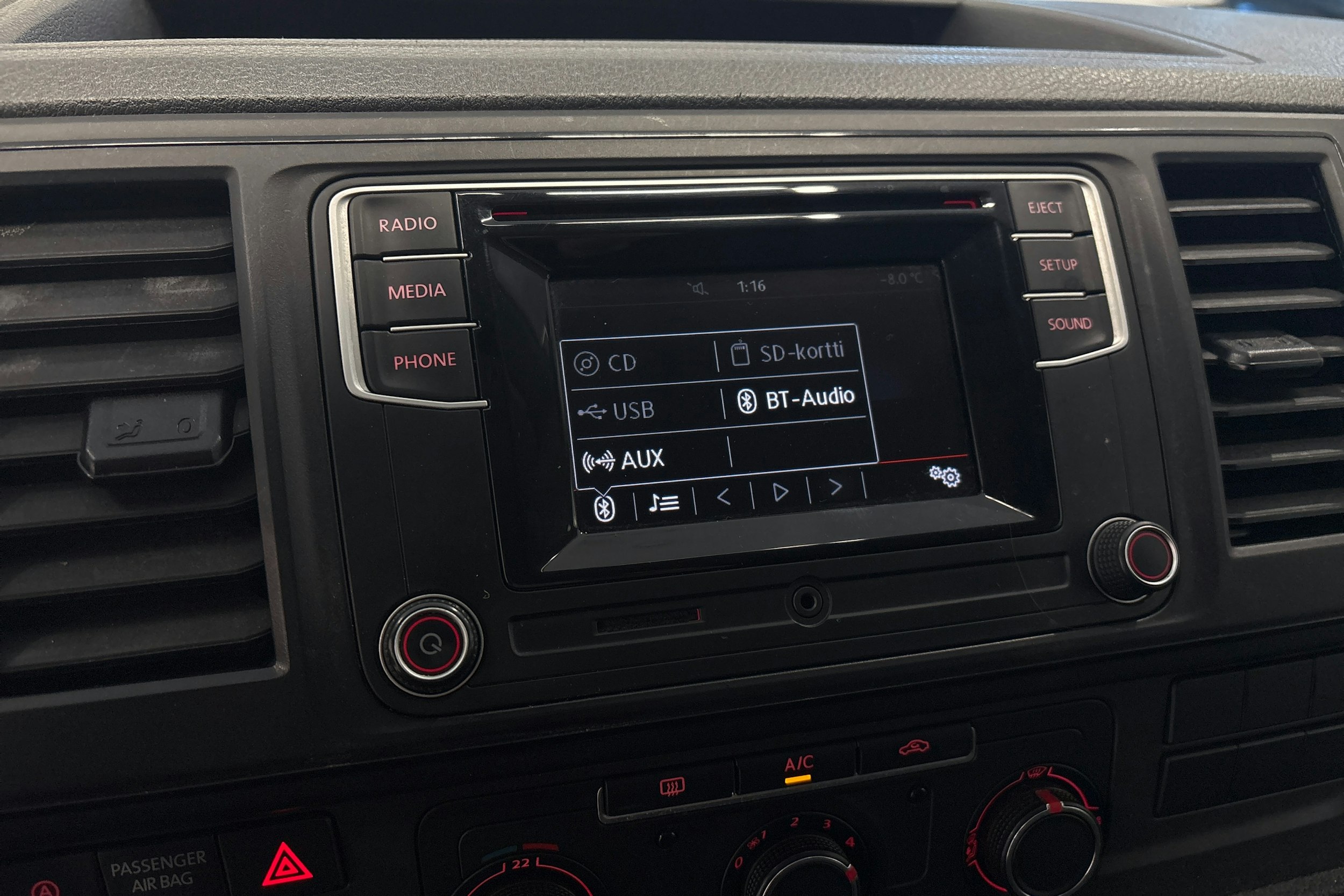 valkoinen Volkswagen Transporter 2019 kuva 13.