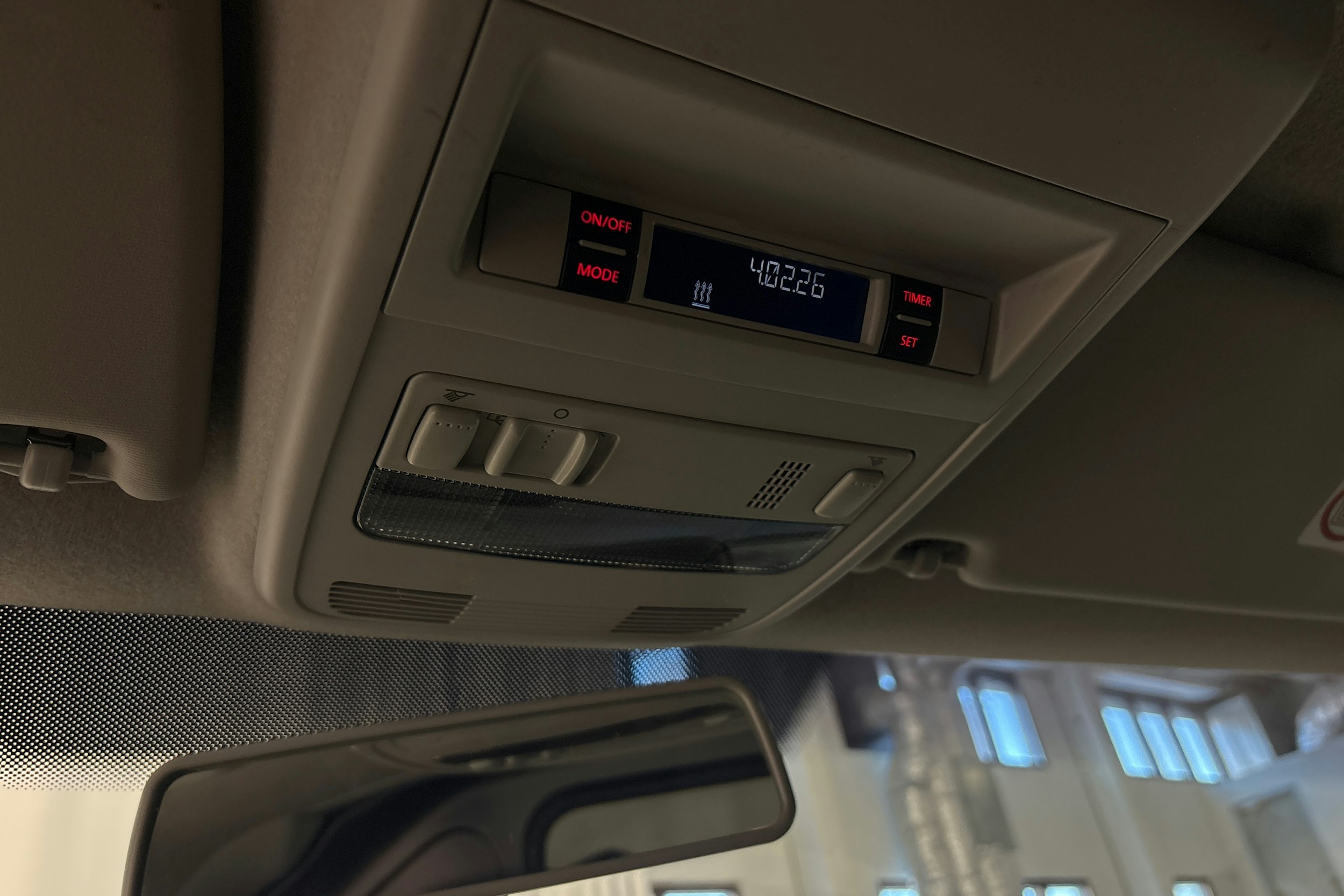 valkoinen Volkswagen Transporter 2019 kuva 18.