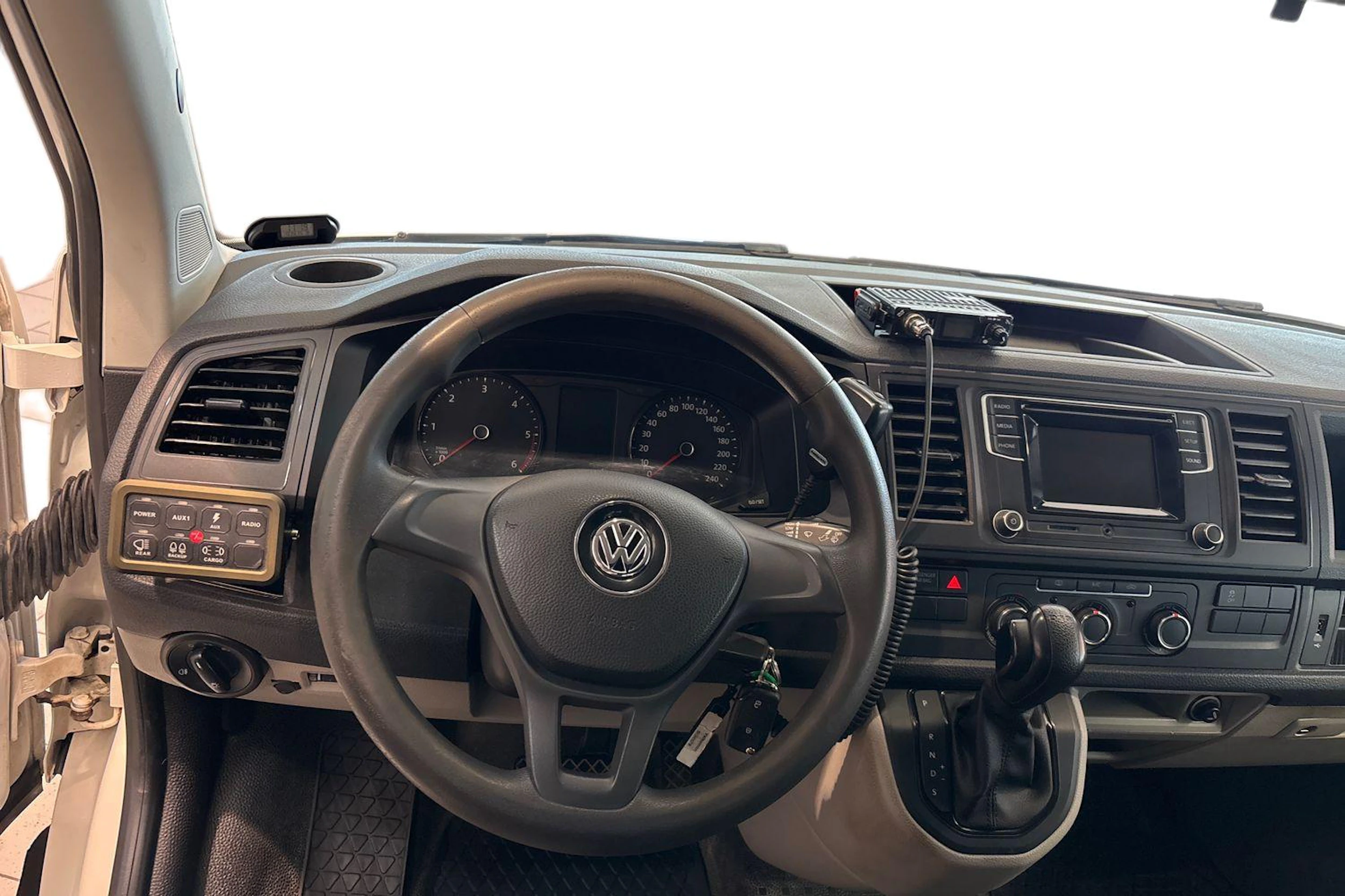 Valkoinen Volkswagen TRANSPORTER 2019 kuva 9.