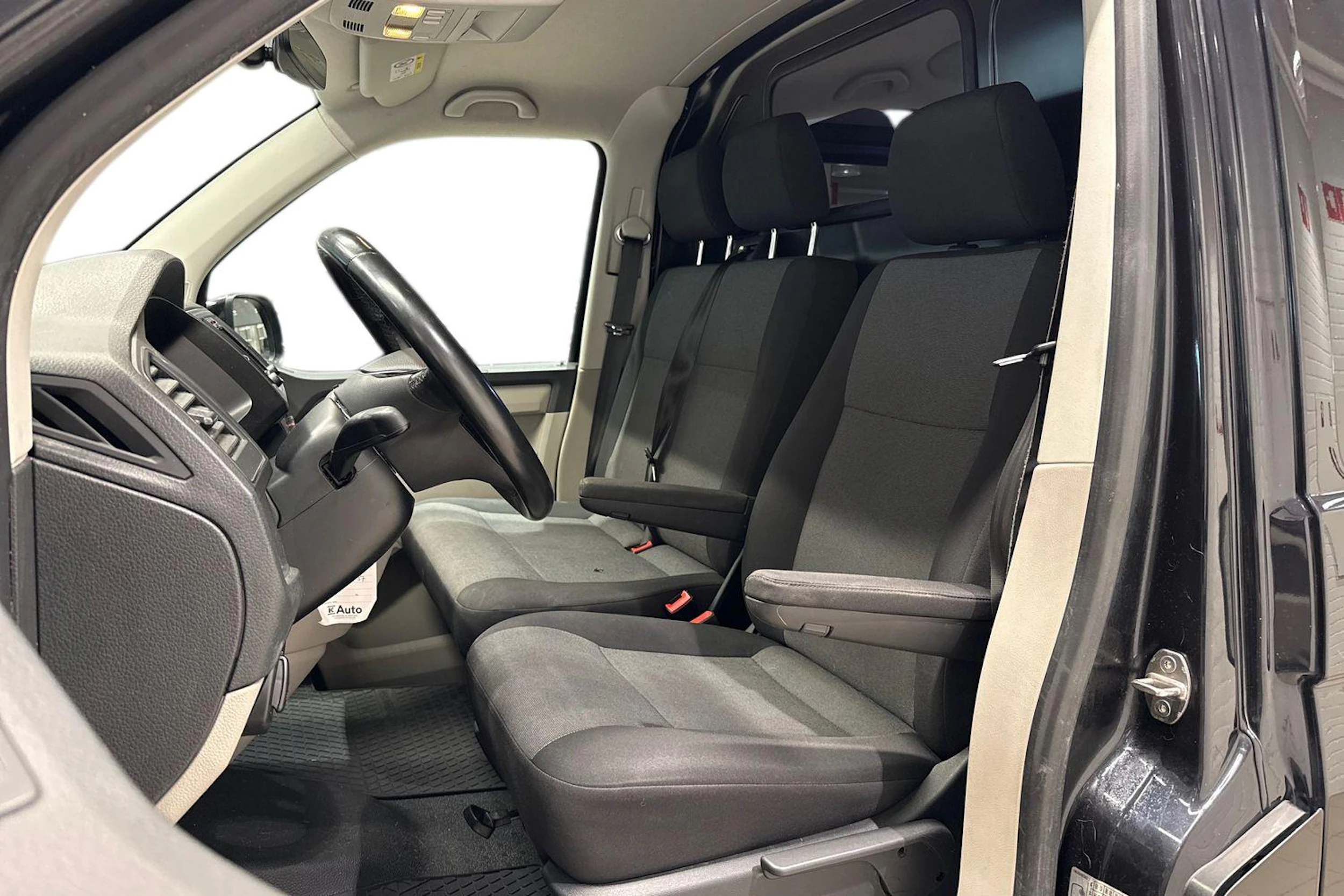 Musta Volkswagen TRANSPORTER 2019 kuva 11.