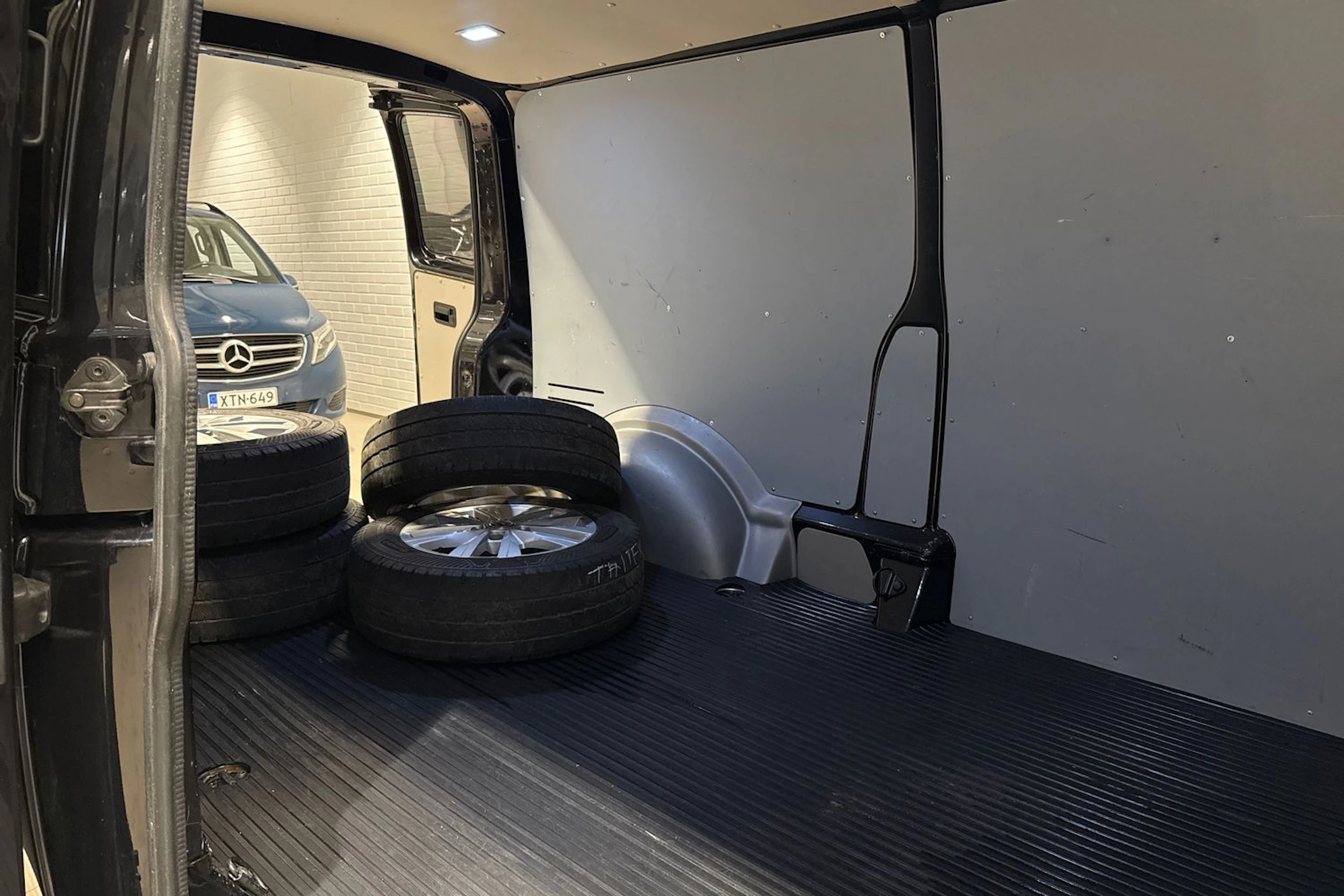 Musta Volkswagen TRANSPORTER 2019 kuva 17.