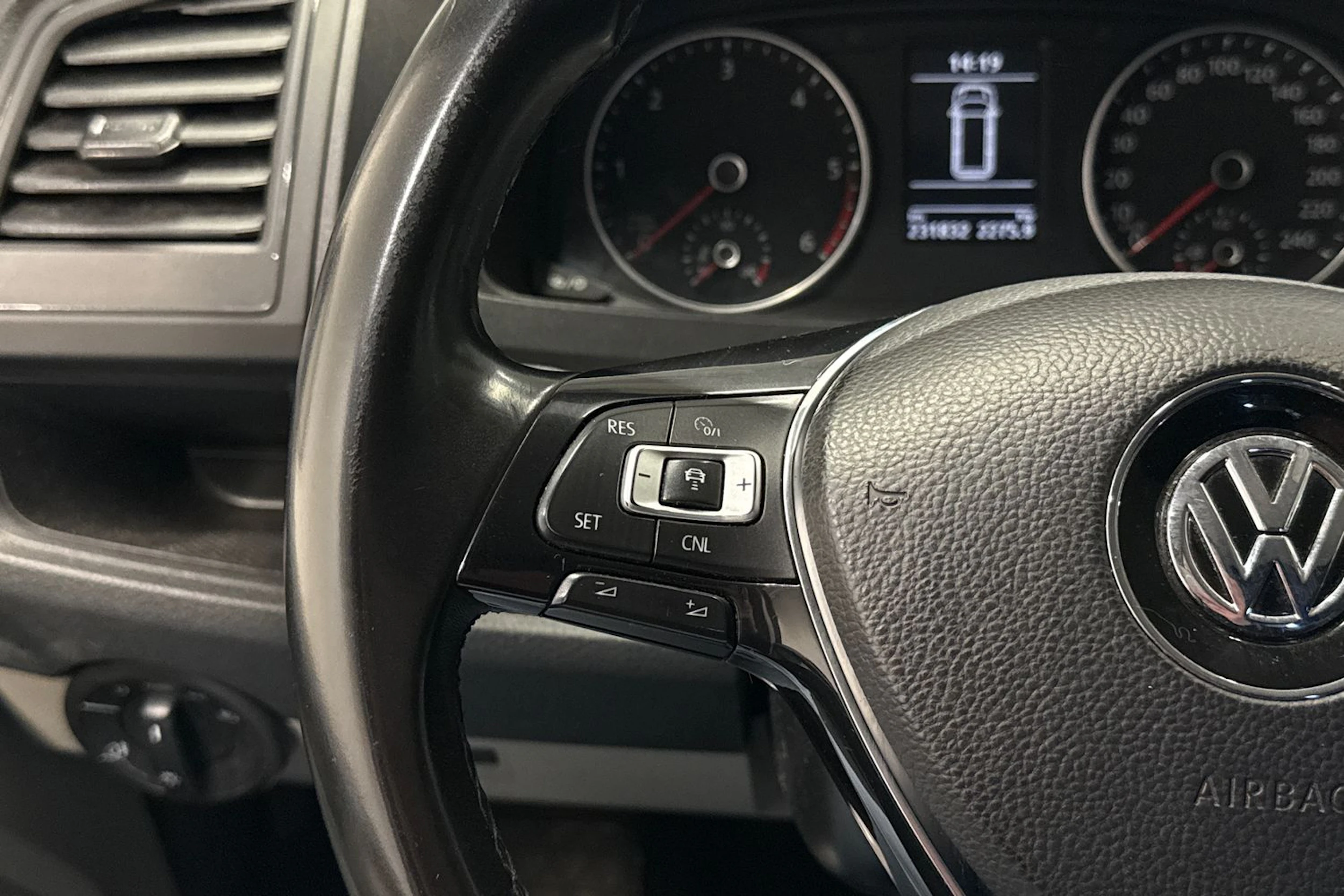 Musta Volkswagen TRANSPORTER 2019 kuva 19.