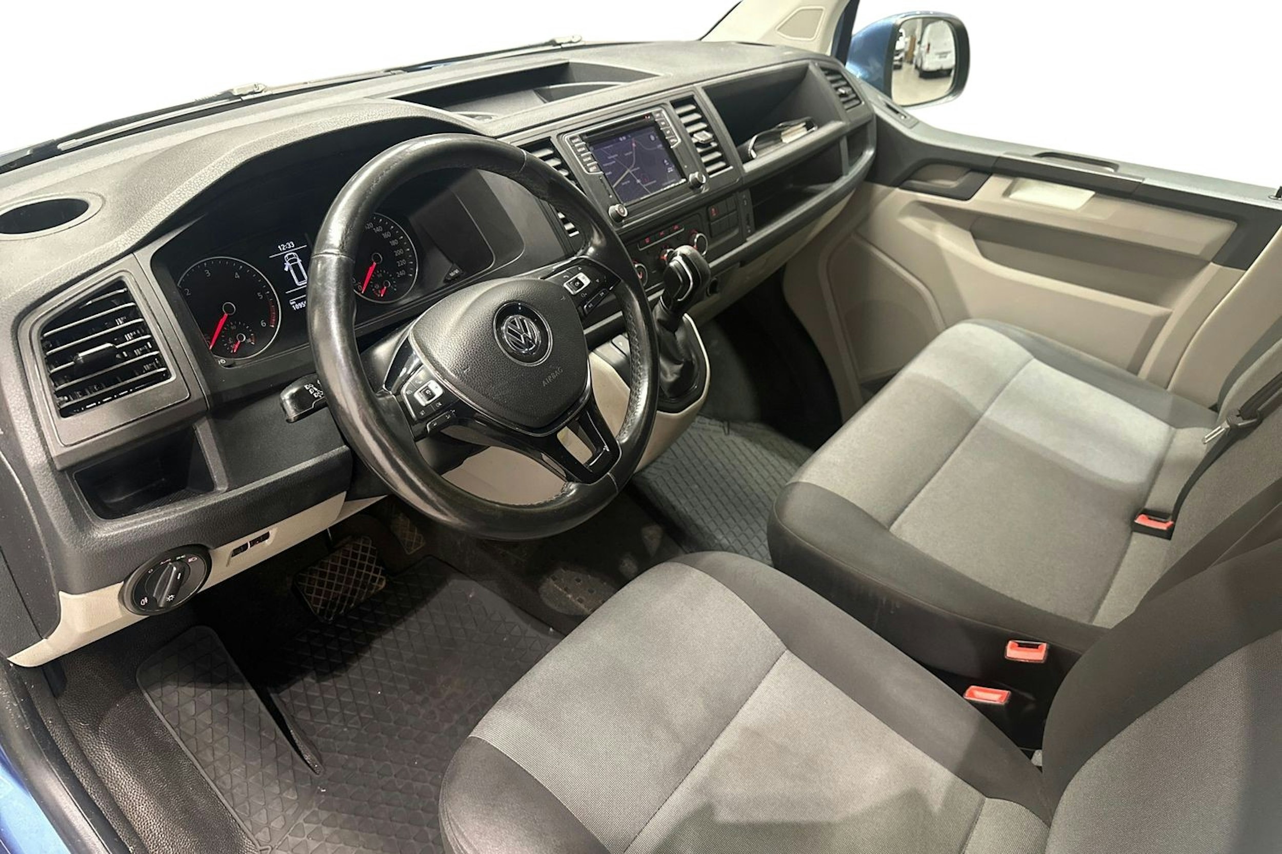 sininen Volkswagen Transporter 2019 kuva 7.