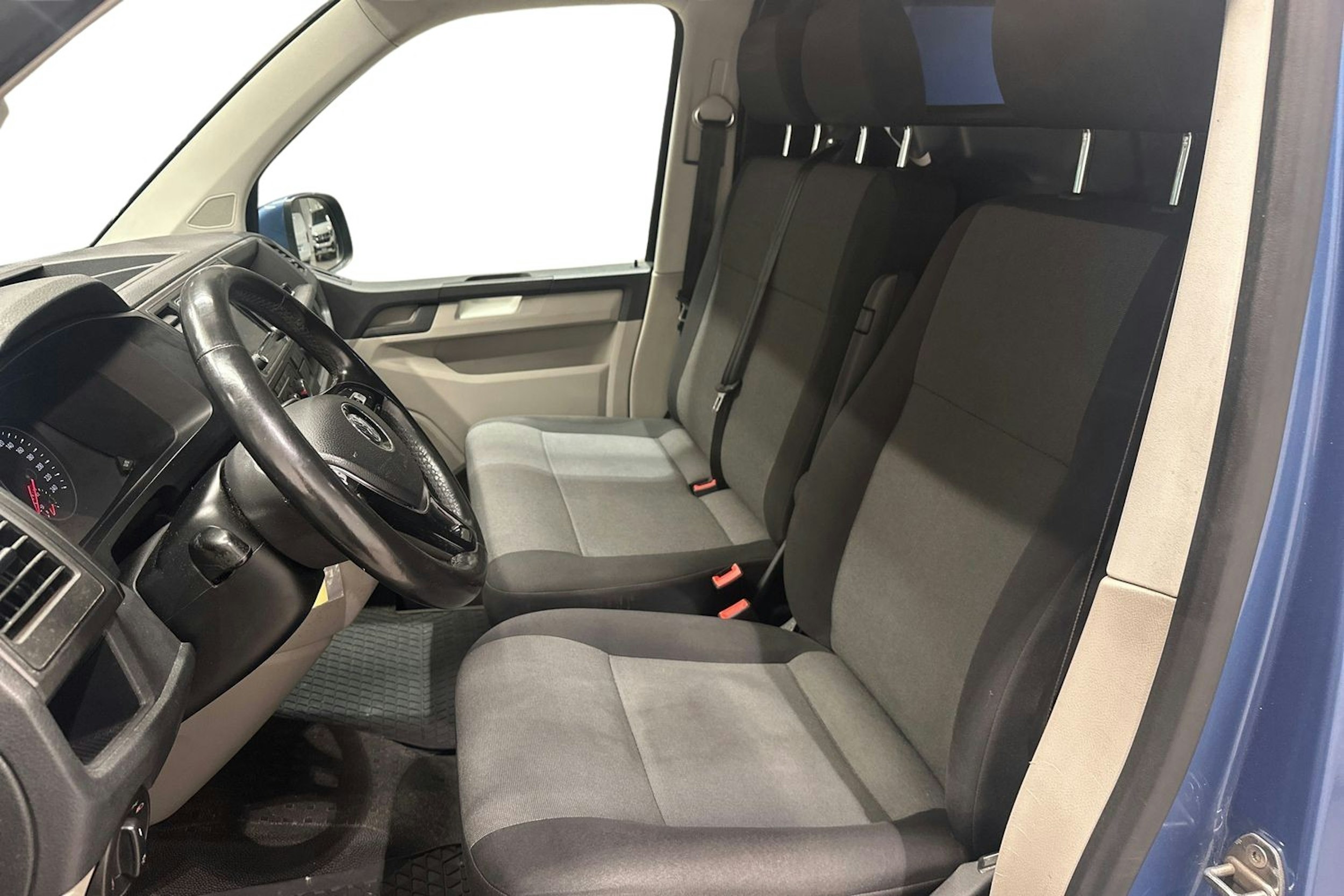 sininen Volkswagen Transporter 2019 kuva 10.