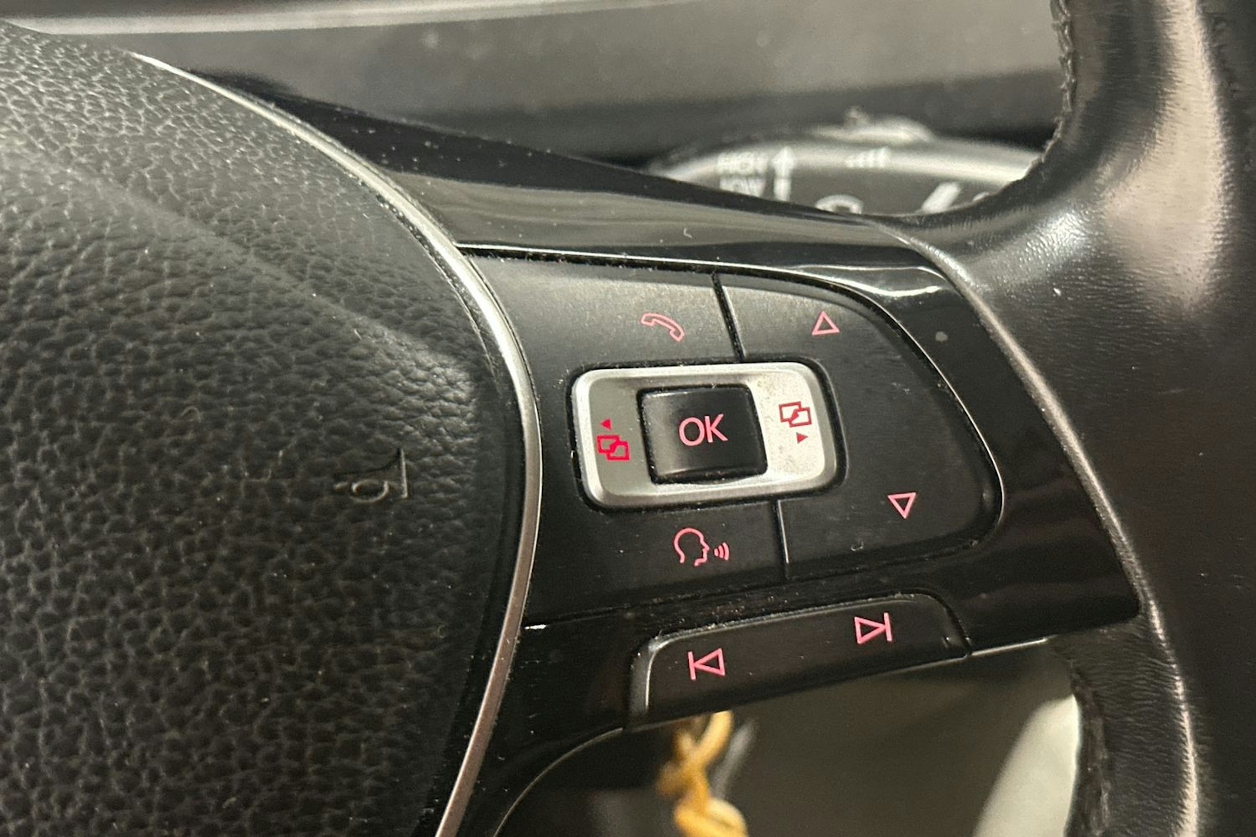 sininen Volkswagen Transporter 2019 kuva 16.