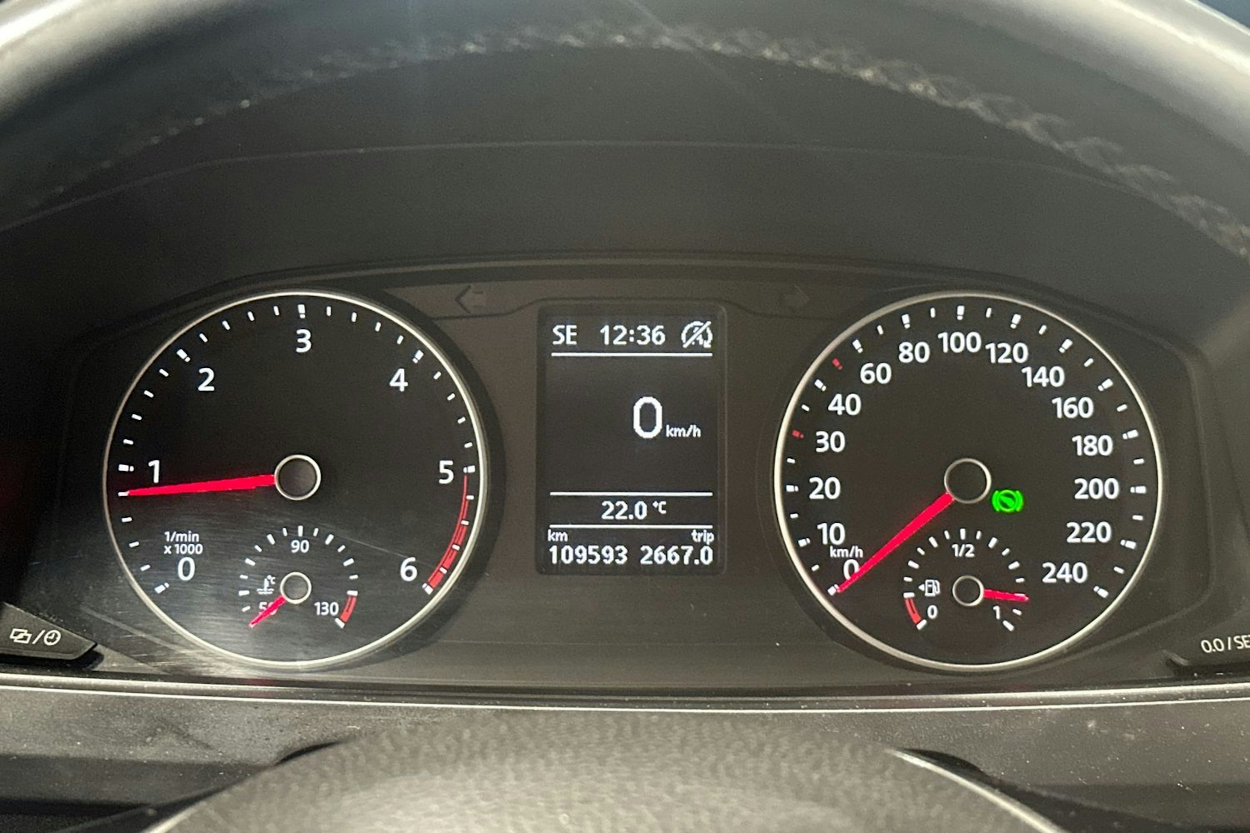 sininen Volkswagen Transporter 2019 kuva 17.