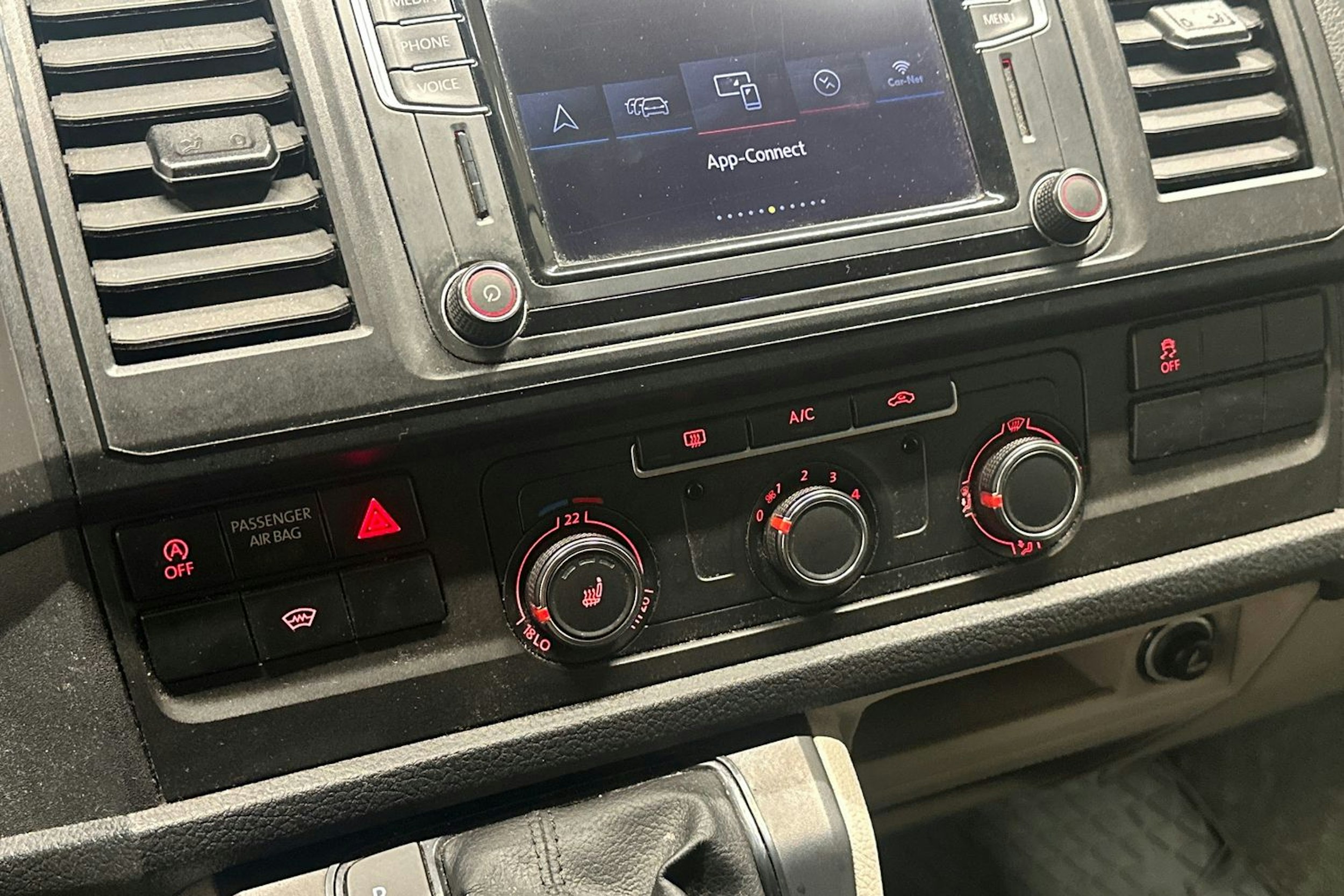 sininen Volkswagen Transporter 2019 kuva 21.