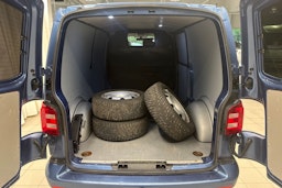 sininen Volkswagen Transporter 2019 kuva 23.