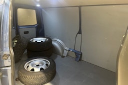 sininen Volkswagen Transporter 2019 kuva 26.