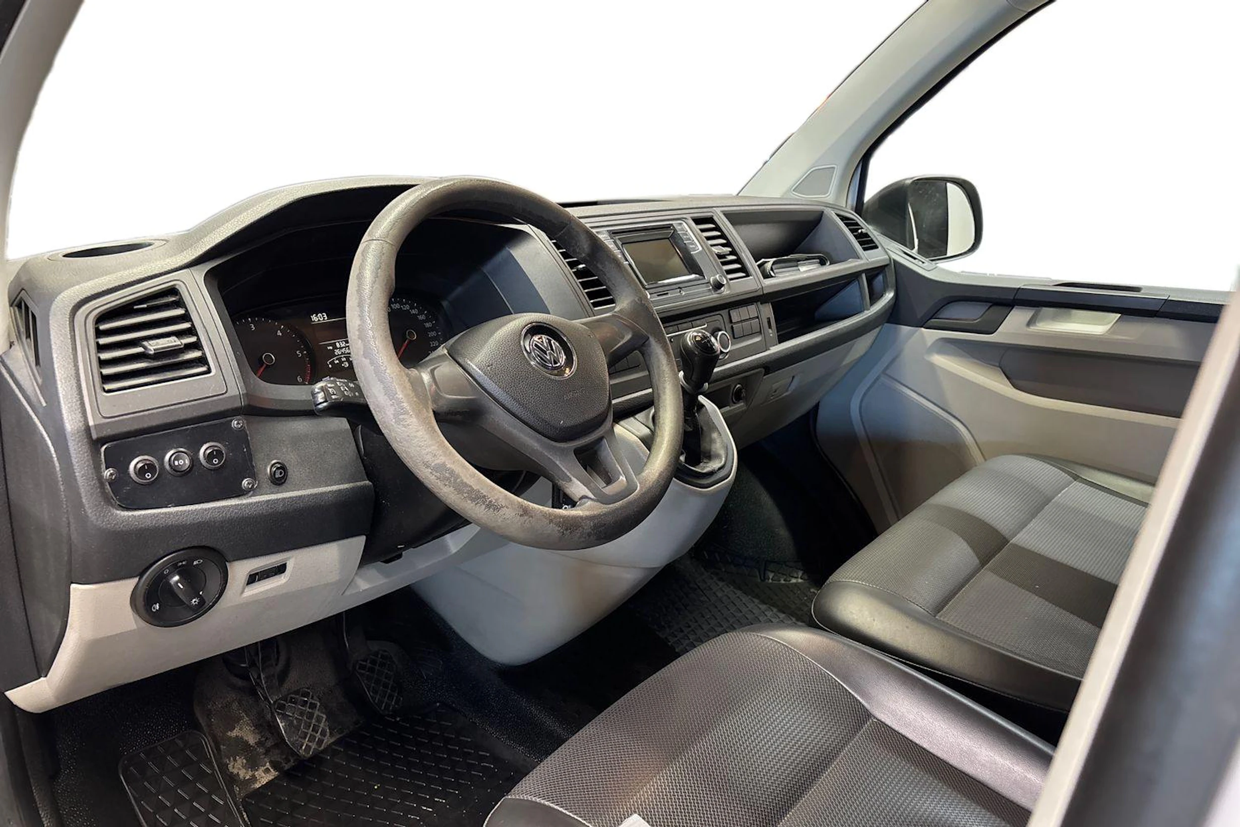 valkoinen Volkswagen Transporter 2019 kuva 8.