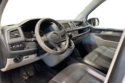 valkoinen Volkswagen Transporter 2019 kuva 8.