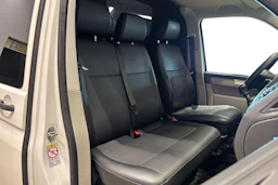 valkoinen Volkswagen Transporter 2019 kuva 11.