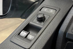 valkoinen Volkswagen Transporter 2019 kuva 13.