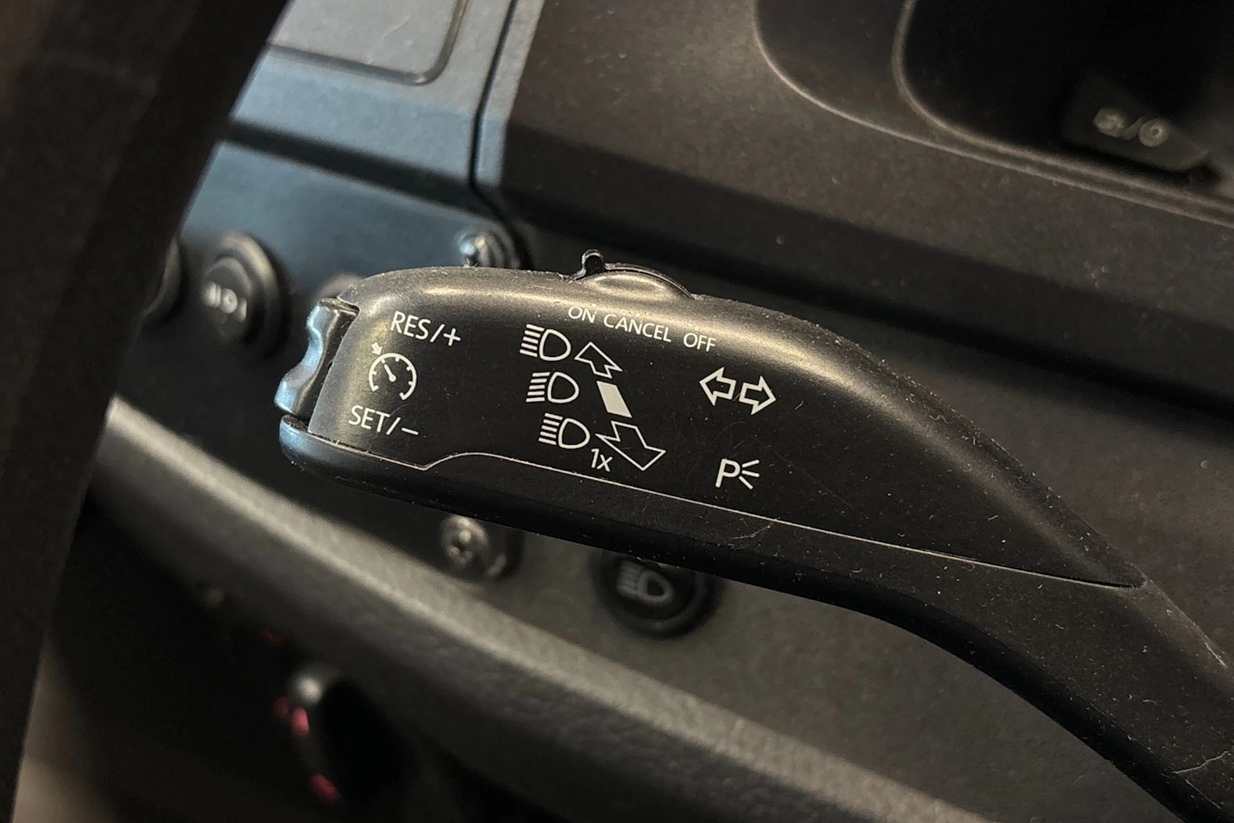 valkoinen Volkswagen Transporter 2019 kuva 16.