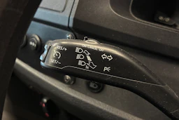 valkoinen Volkswagen Transporter 2019 kuva 16.