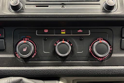 valkoinen Volkswagen Transporter 2019 kuva 21.