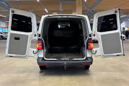 valkoinen Volkswagen Transporter 2019 kuva 25.
