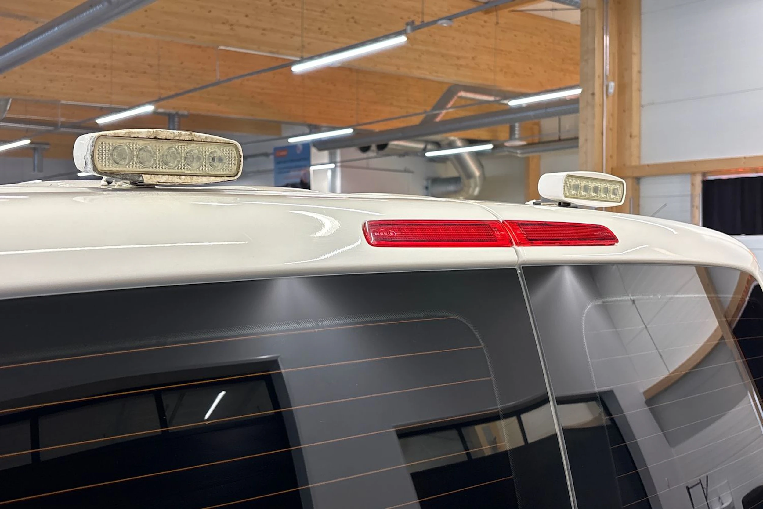 valkoinen Volkswagen Transporter 2019 kuva 26.