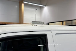 valkoinen Volkswagen Transporter 2019 kuva 27.