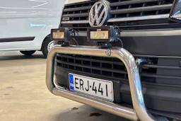 valkoinen Volkswagen Transporter 2019 kuva 28.