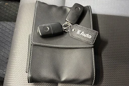 valkoinen Volkswagen Transporter 2019 kuva 31.