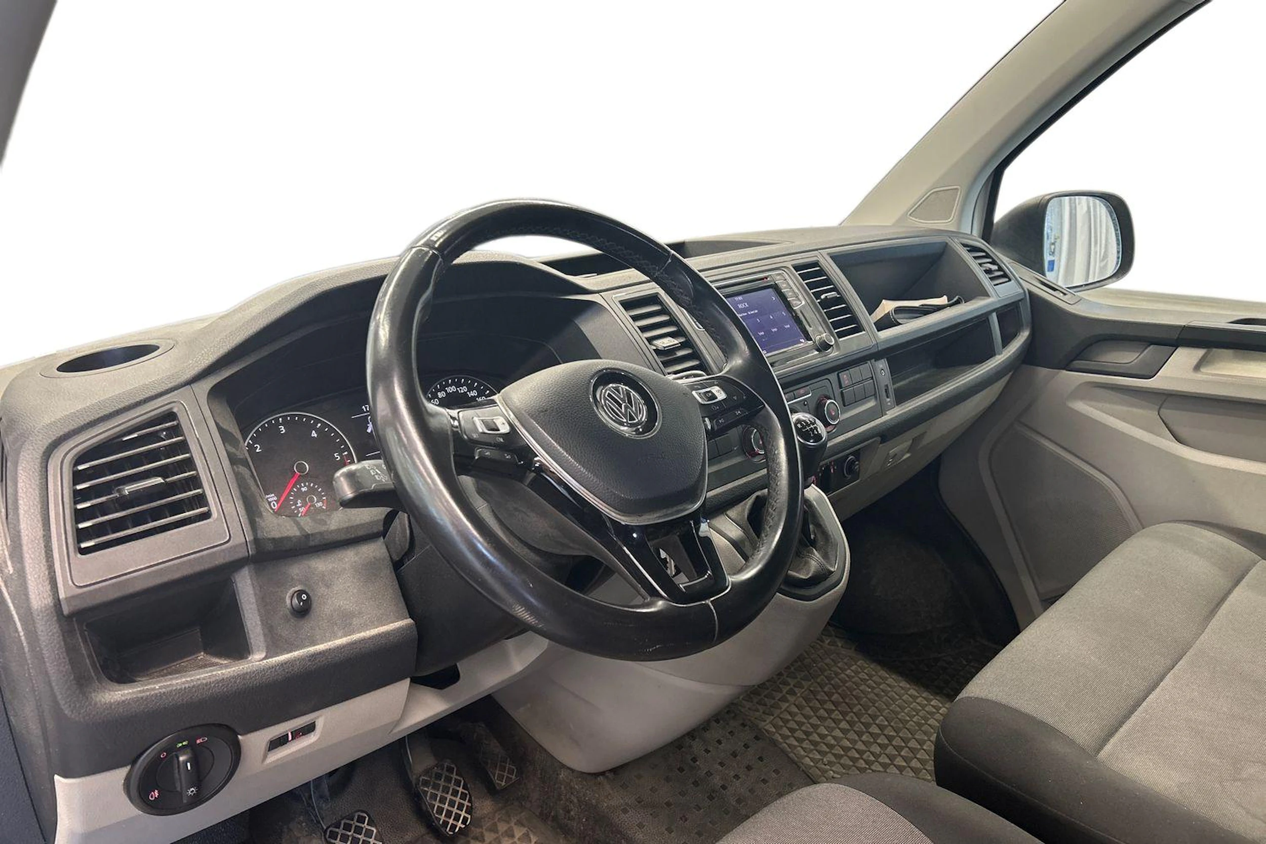 valkoinen Volkswagen Transporter 2019 kuva 3.