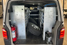 valkoinen Volkswagen Transporter 2019 kuva 4.