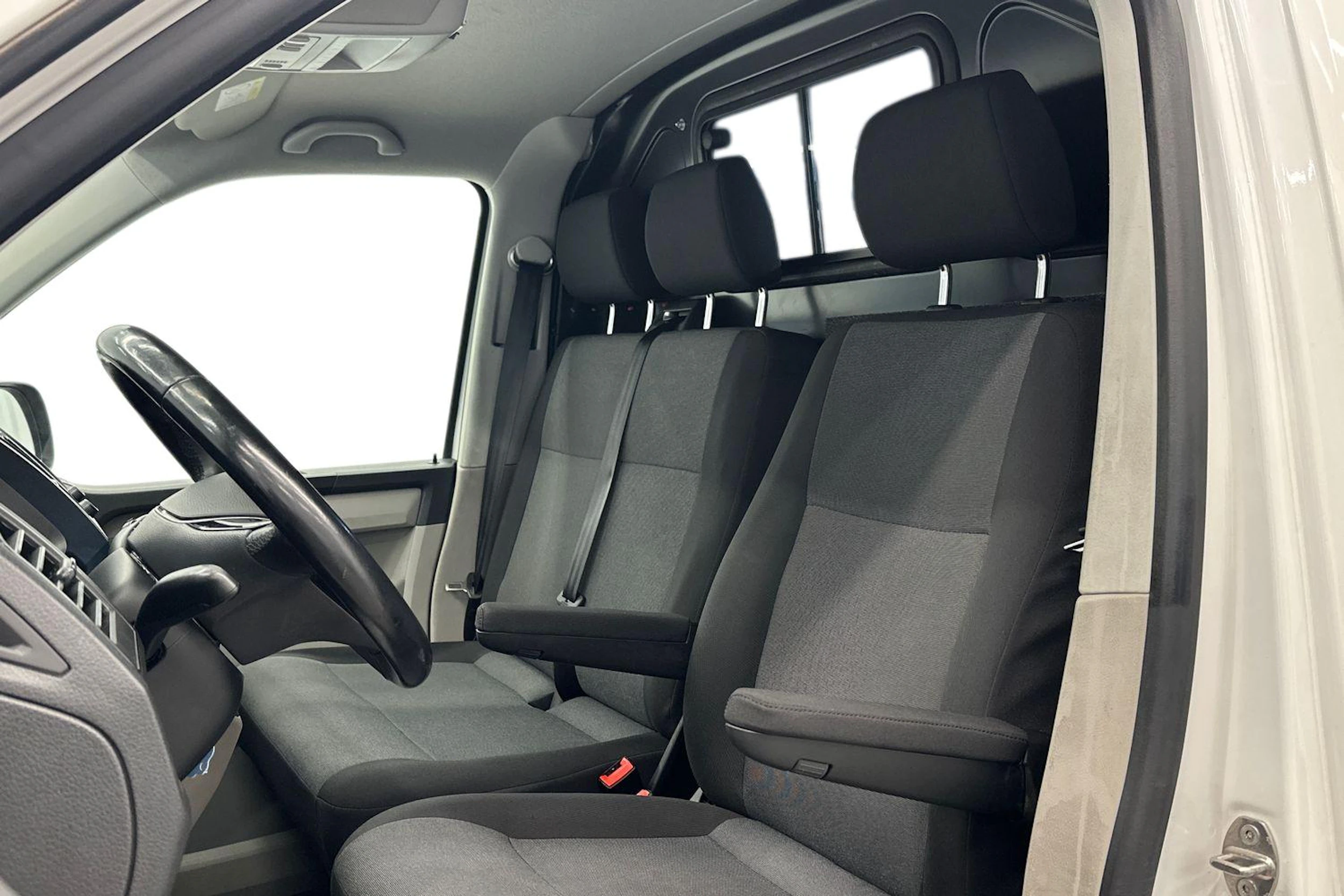 valkoinen Volkswagen Transporter 2019 kuva 8.