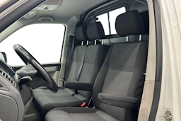 valkoinen Volkswagen Transporter 2019 kuva 8.