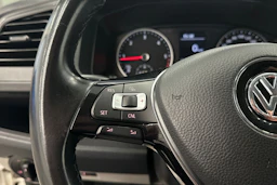 valkoinen Volkswagen Transporter 2019 kuva 12.
